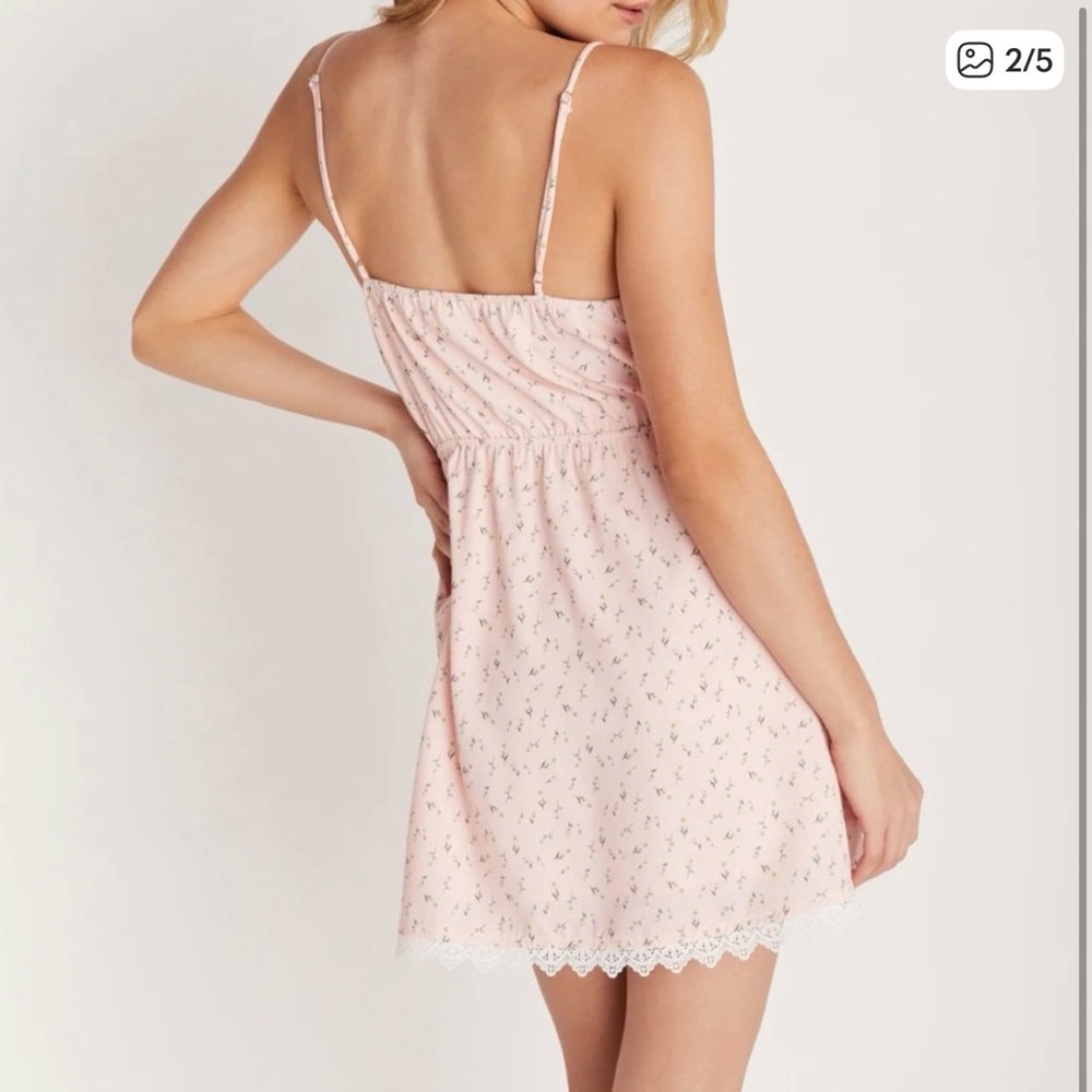 Backyard Roses Chelsea Dress NWT Size Small - Picture 2 of 9